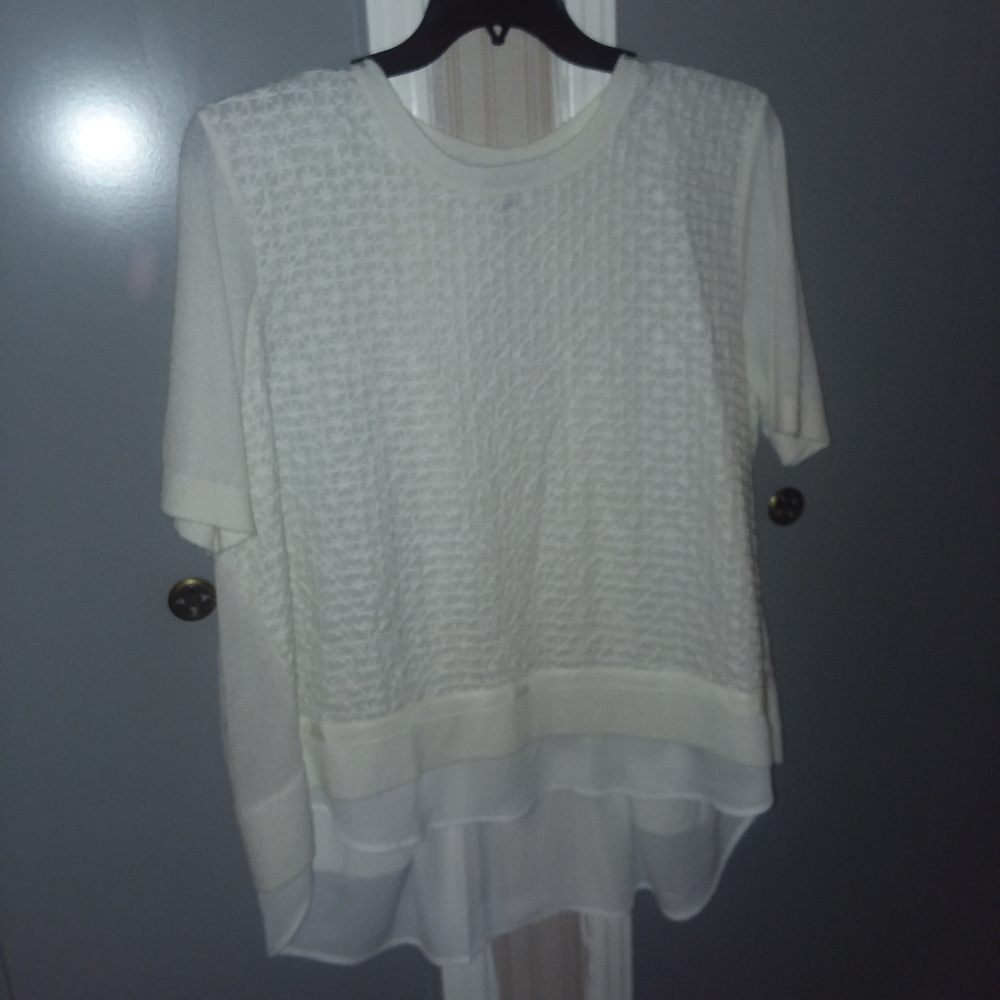 Vera Wang cream women's top